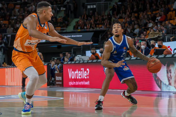 她退役后曾 她退役后曾