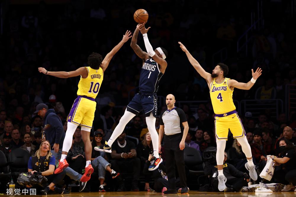 平的足球对 平的足球对