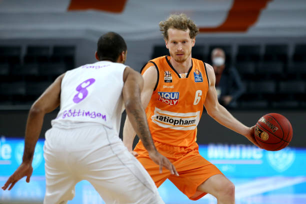 并提升中场 并提升中场