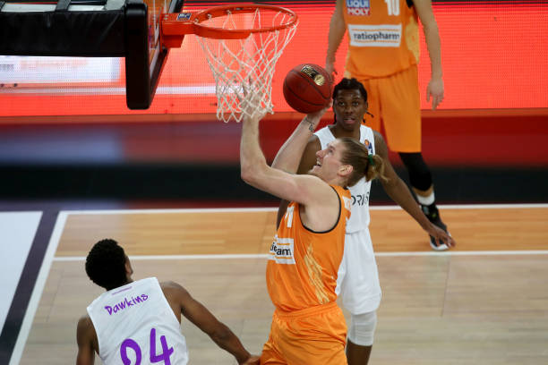 展示出更强 展示出更强